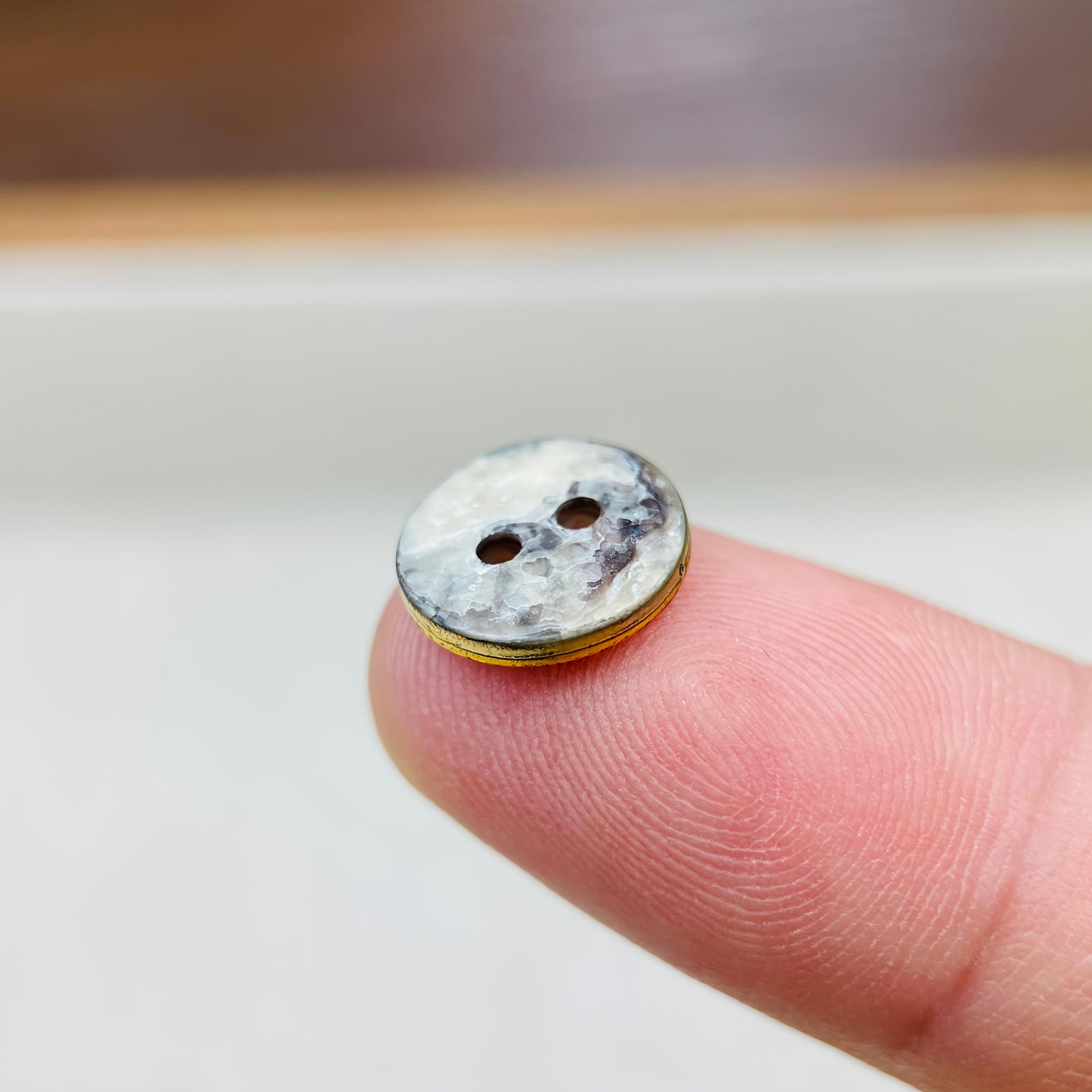 12pcs Round Double Hole Shell Buttons with Unique Texture